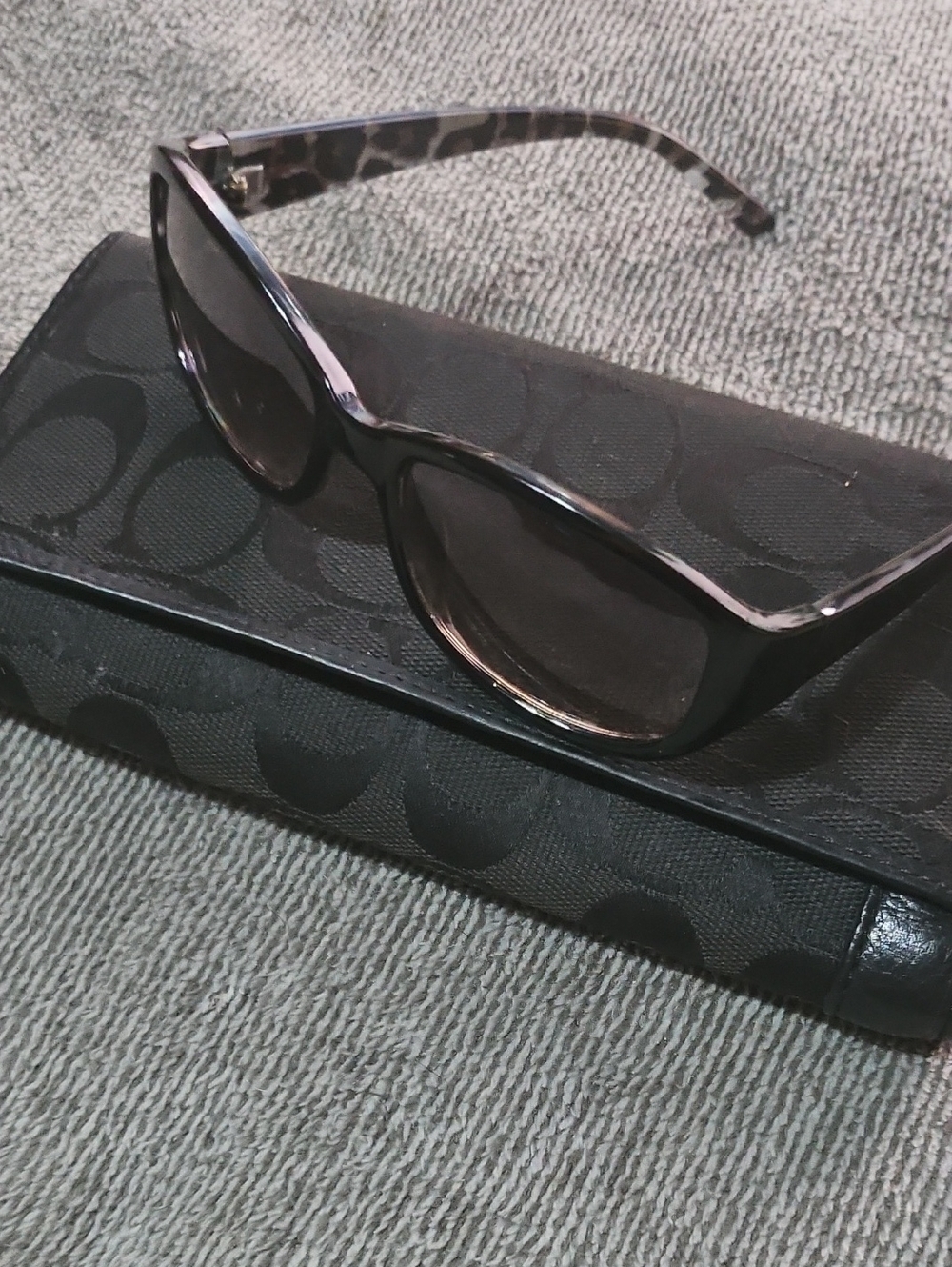 Amazon Coach Copy Women's Sunglasses — Black Frame Sunglasses New!